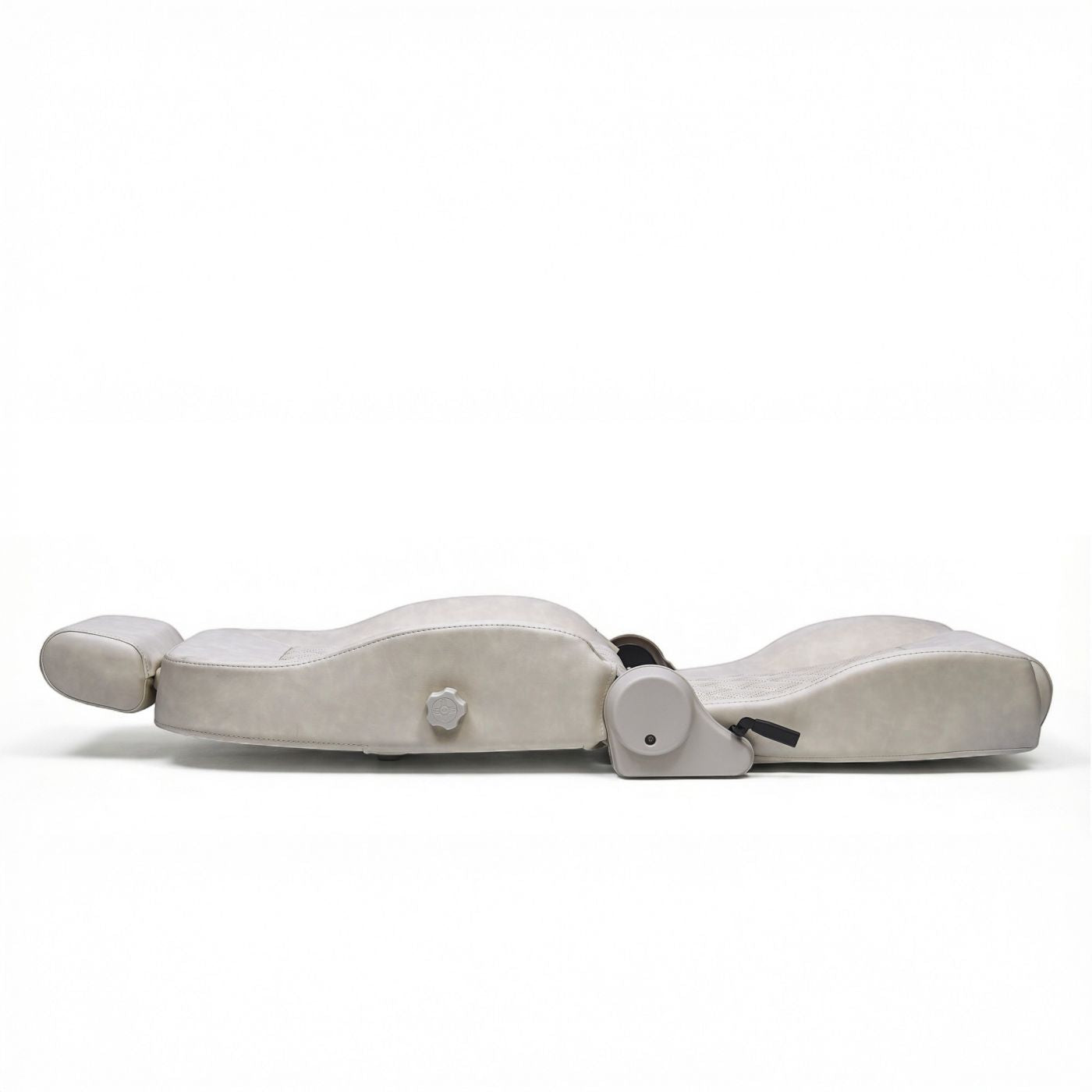 Caballo Front Bucket Seats | Parchment Diamond Stitch | 1965–70 Ford Mustang